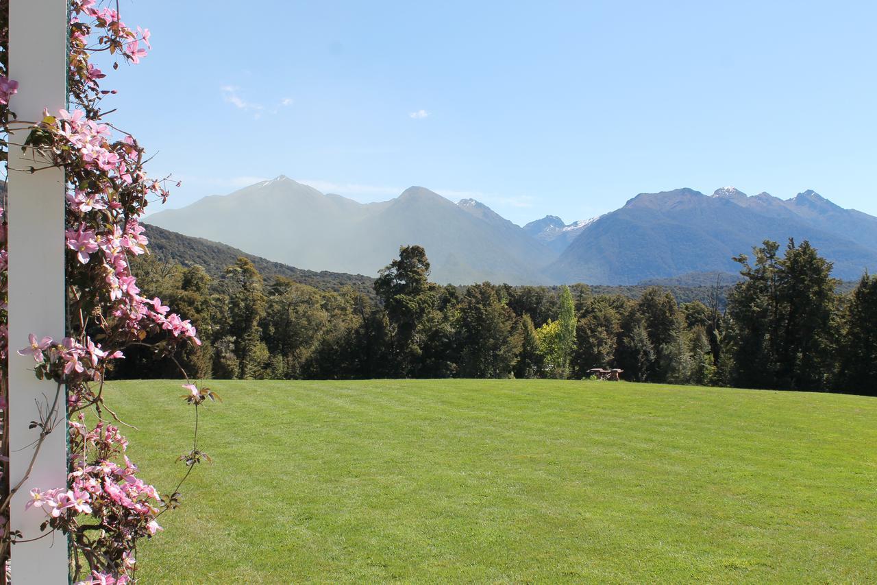 Murrells Grand View House Manapouri Eksteriør bilde
